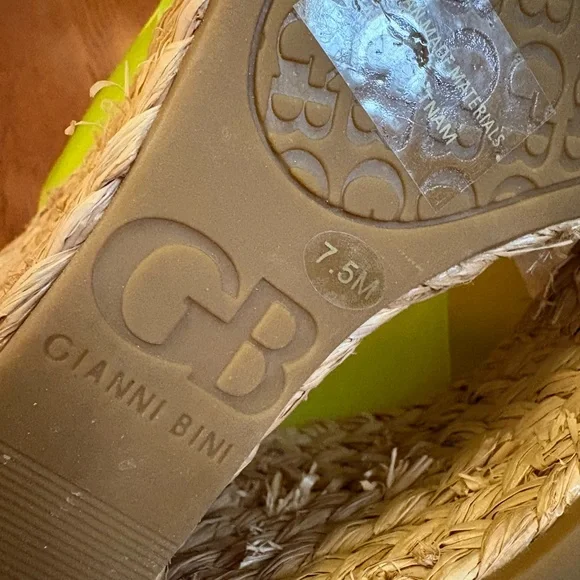 Gianni Bini Bright Neon Yellow Slide Sandals. Size women’s 7 1/2 - Picture 7 of 9